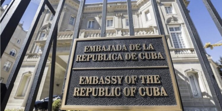 Cuba permite a EEUU acceso a embajada en Washington tras "ataque" (embajadora)