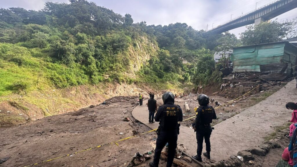 Al menos 18 desaparecidos por la crecida de un río en Guatemala