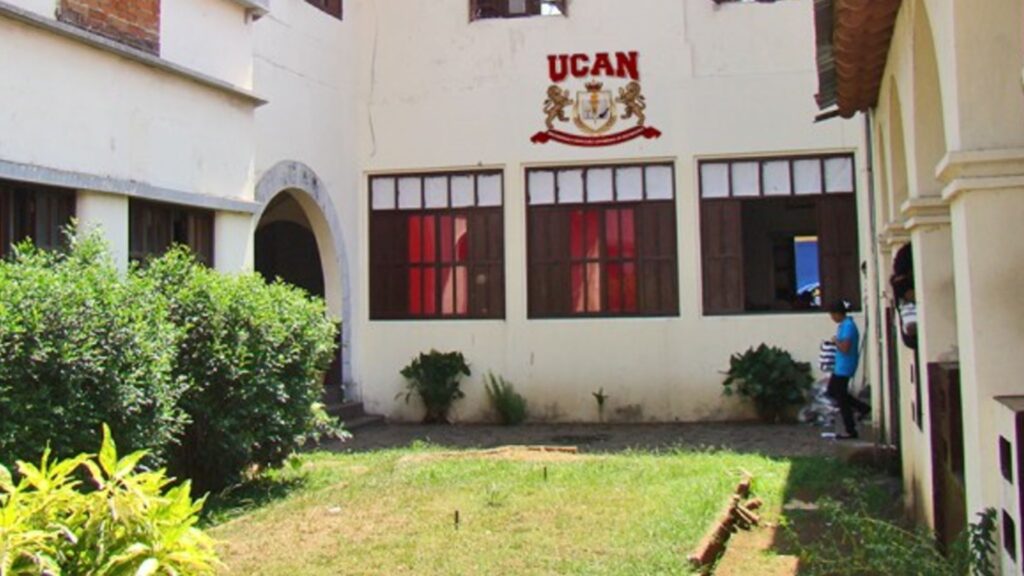 Egresados de medicina de la confiscada UCAN preocupados porque dictadura no les entrega sus títulos