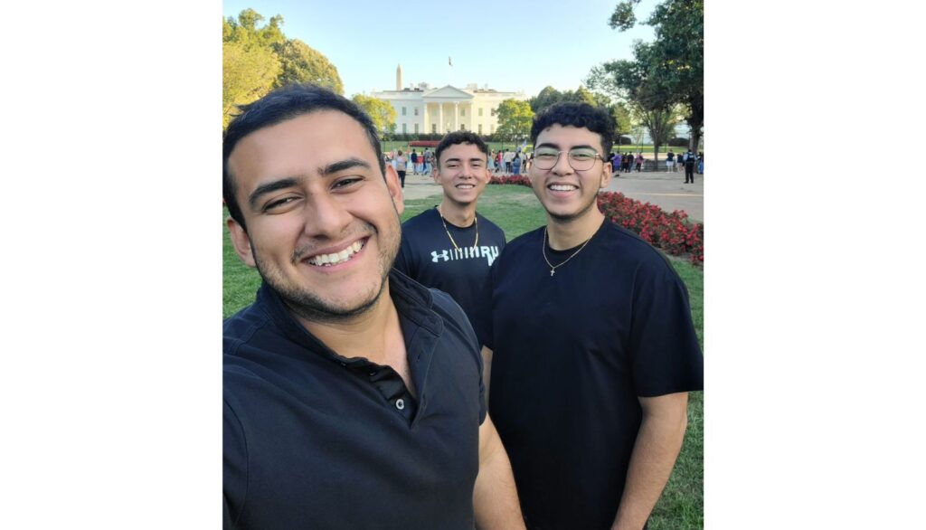 Exreo político Yoel Sandino se reencuentra con sus hermanos en Estados Unidos