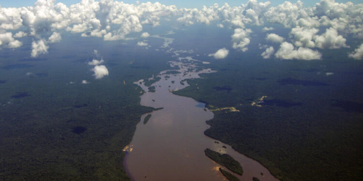 EEUU apoya licitaciones petroleras en Guyana y Venezuela le acusa de intromisión