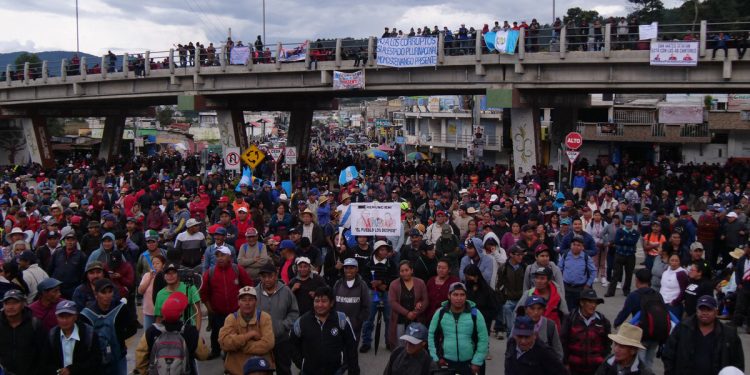 Indigenous people block a road during a protest demanding the resignation of Attorney General Consuelo Porras and prosecutor Rafael Curruchiche in San Cristobal Totonicapan, Guatemala, on October 2, 2023. - Hundreds of Guatemalans blocked key roads on Monday to demand the resignation of top prosecutors whom they accuse of trying to block the newly elected president from taking office. Prosecutor Rafael Curruchiche on Friday and Saturday sent security forces to seize boxes of voting records from this year's presidential election, won by outsider Bernardo Arevalo, 64, in a massive upset. (Photo by Gustavo RODAS / AFP)