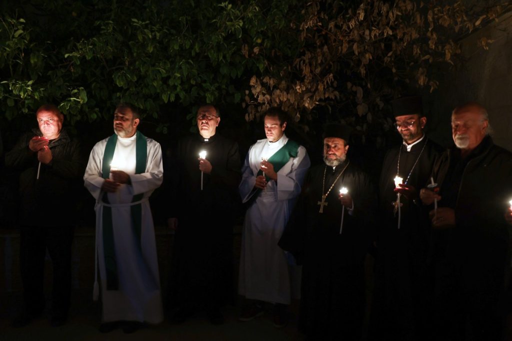 Hamás afirma que los bombardeos israelíes dejaron varios muertos en la iglesia de Gaza