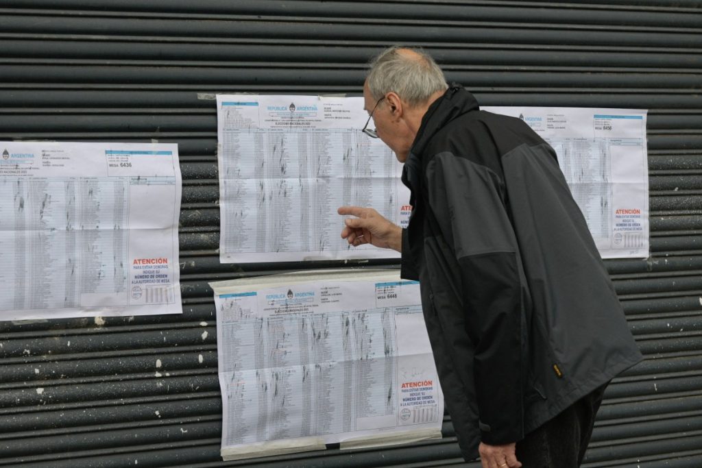Argentina vota para elegir presidente en comicios decisivos para salir de la crisis