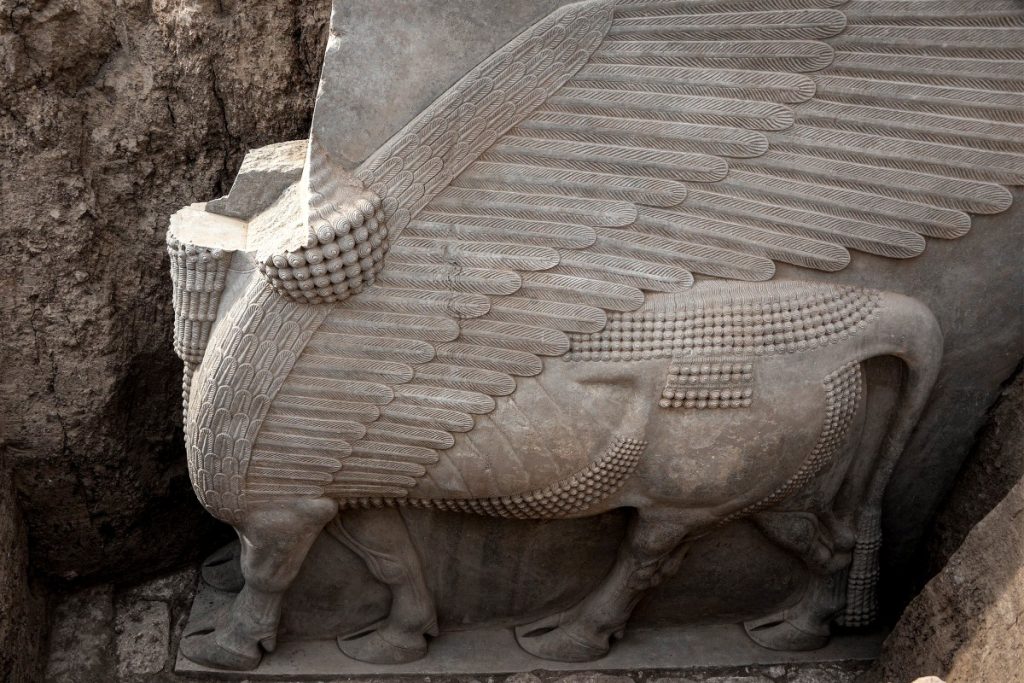 Desentierran en Irak inmensa estatua de toro alado de hace más de 2.700 años