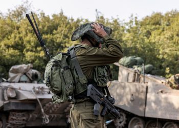 Un soldado israelí preparándose para los enfrentamientos contra Hamás. Foto: AFP
