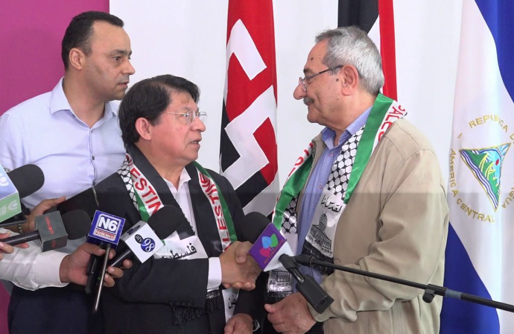 Denis Moncada recibe al visitante de Palestina.