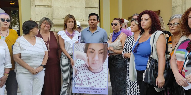 Familiares y personas cercanas piden justicia por el asesinato de Erica. Foto: República 18.