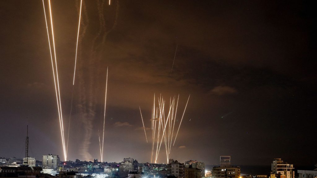 Israel ordena cortar el suministro eléctrico de Gaza