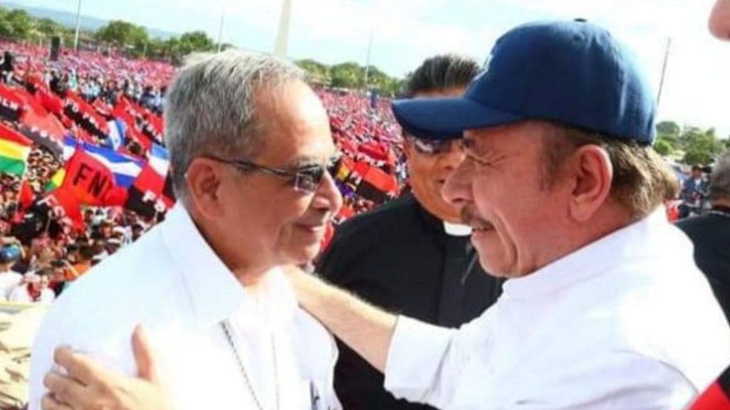 Sacerdote orteguista Antonio Castro celebrará misa sandinista mientras Ortega asfixia a la Iglesia católica