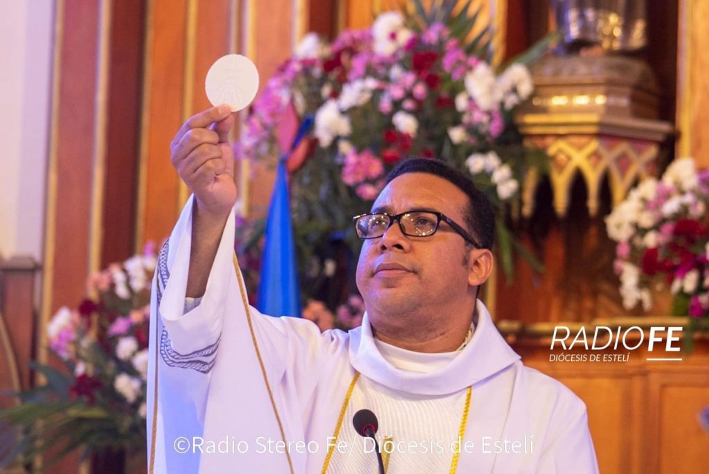 Policía orteguista «desaparece» al sacerdote Álvaro Toledo