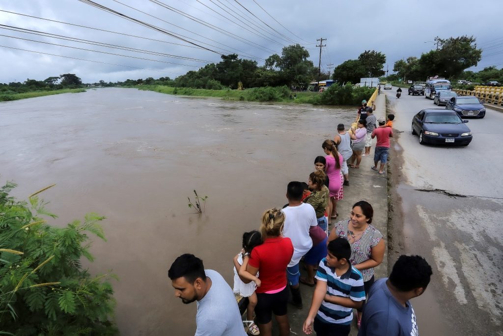 Honduras declara alerta roja ante riesgo de inundaciones por lluvias