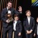 El delantero argentino del Inter Miami CF, Lionel Messi (i), reacciona en el escenario con sus hijos mientras recibe su octavo Balón de Oro durante la ceremonia de entrega del Balón de Oro 2023 en el Teatro du Chatelet de París el 30 de octubre de 2023. (Foto de FRANCK FIFE / AFP)