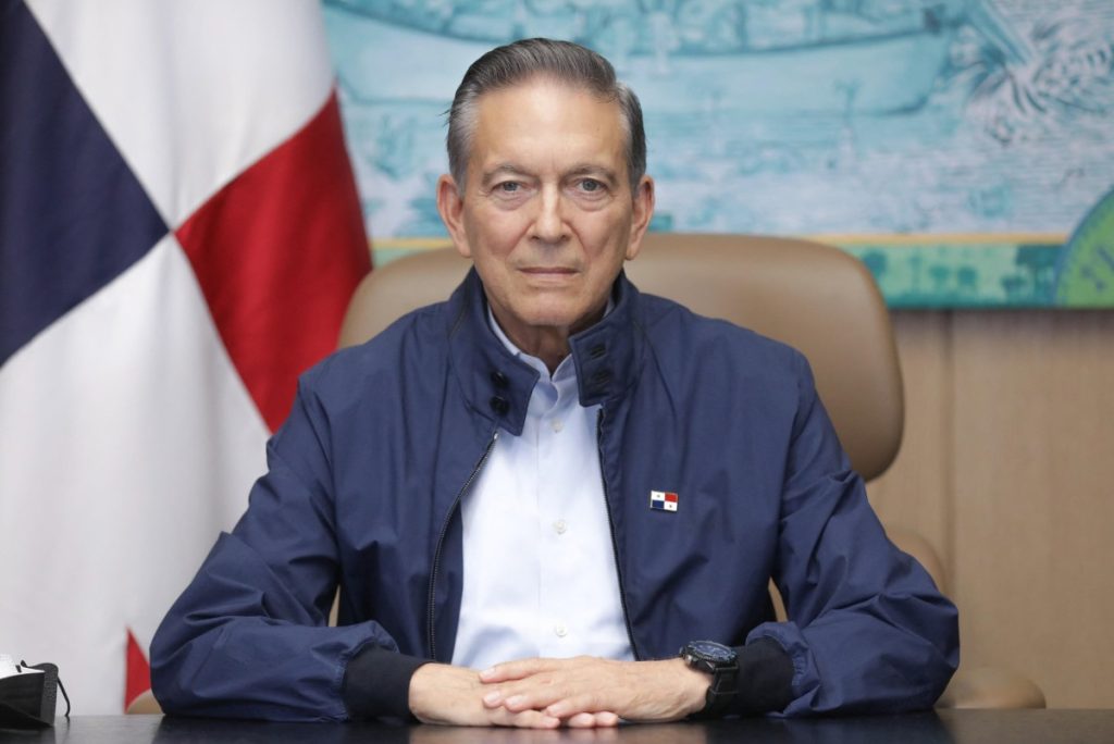Una imagen publicada por la oficina de prensa presidencial de Panamá muestra al presidente Laurentino Cortizo hablando durante un mensaje transmitido por televisión en la ciudad de Panamá el 29 de octubre de 2023. - El presidente de Panamá, Laurentino Cortizo, anunció el domingo que pedirá al tribunal electoral que convoque un referéndum para decidir sobre el derogación de un controvertido contrato minero que desató protestas sin precedentes en todo el país. (Foto por Folleto / Presidencia Panameña / AFP) / RESTRINGIDO A USO EDITORIAL - CRÉDITO OBLIGATORIO "AFP FOTO / PRESIDENCIA PANAMEÑA" - SIN MARKETING - SIN CAMPAÑAS PUBLICITARIAS - DISTRIBUIDO COMO SERVICIO A CLIENTES - RESTRINGIDO A USO EDITORIAL - CRÉDITO OBLIGATORIO "AFP FOTO / Presidencia Panameña" - NO MARKETING - NO CAMPAÑAS PUBLICITARIAS - DISTRIBUIDO COMO SERVICIO A CLIENTES /
