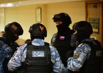 Exfuncionaria rusa arrestada y acusada de "traición" por transferir dinero a Ucrania