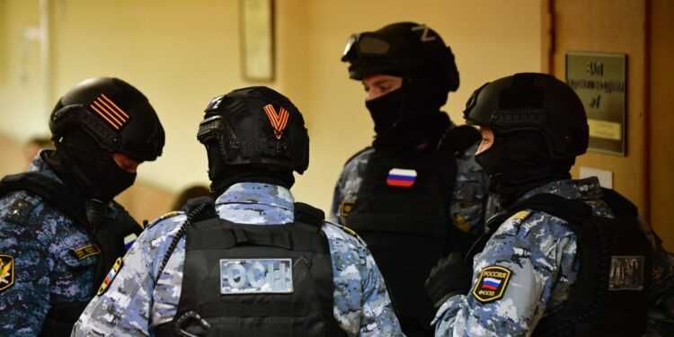 Exfuncionaria rusa arrestada y acusada de "traición" por transferir dinero a Ucrania