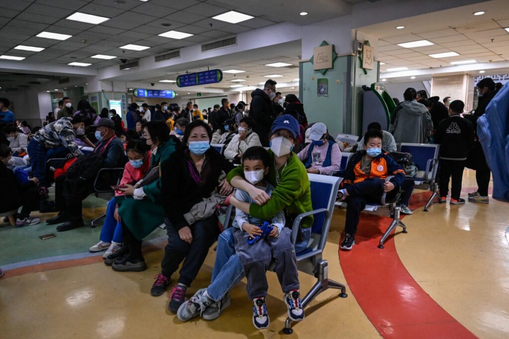 OMS pide un informe a China tras aparición de un raro brote de neumonía en su población