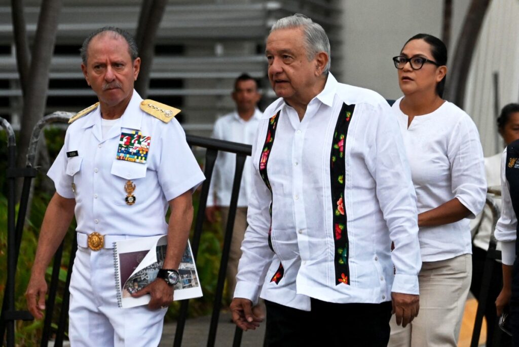 López Obrador promete reconstrucción rápida de Acapulco un mes después de Otis