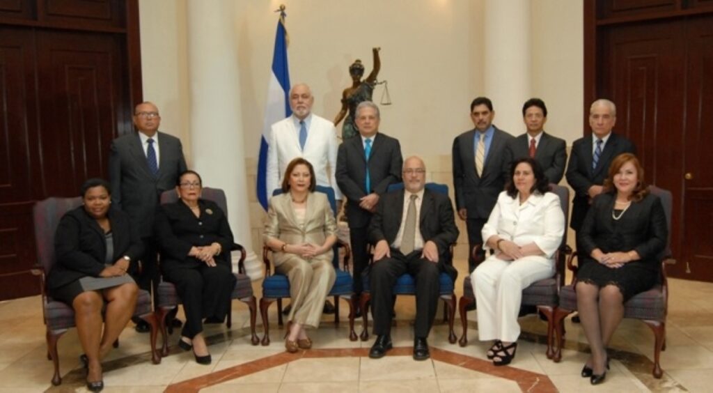 Ortega corre a su propio hijo y acelera la «operación limpieza» en el Poder Judicial