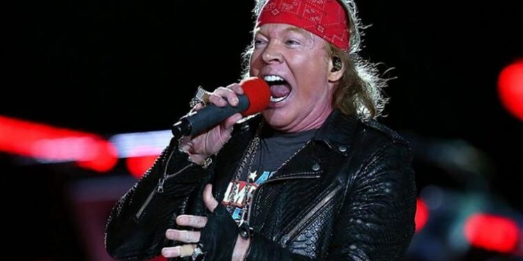 Axl Rose, vocalista de Guns N' Roses, acusado de agresión sexual en Nueva York