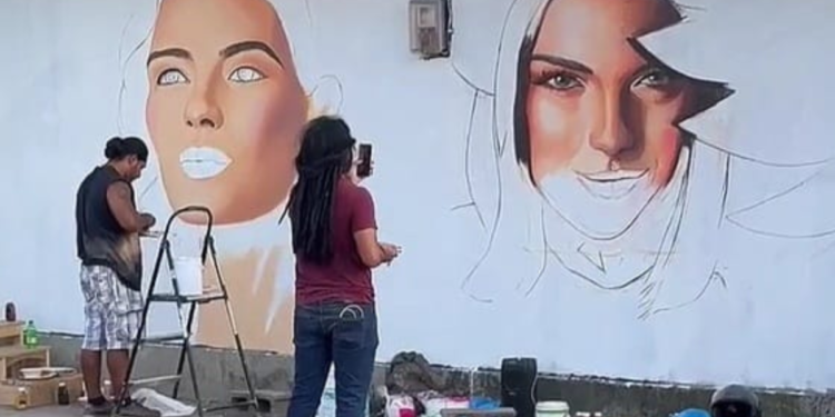 Muralistas estelianos intentaron hacer un homenaje a la Miss Universo 2023 pero las autoridades policiales los detuvieron. Foto: Christel Castillo | Vía: TikTok