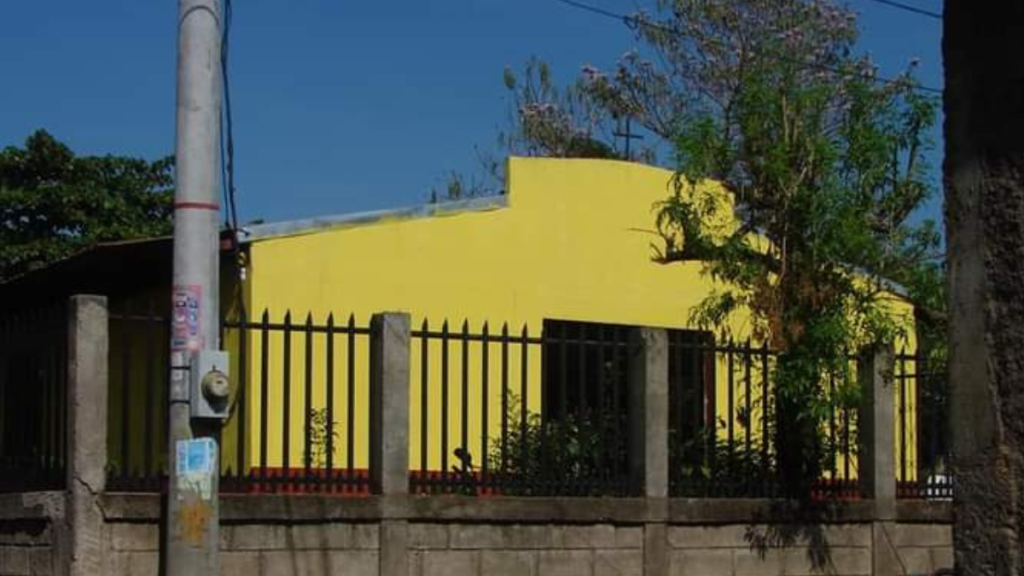 Vándalos incendian capilla Jesús de la Divina Misericordia, en León