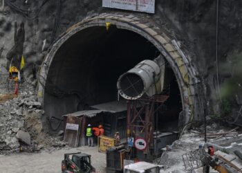 Ejército indio excavará manualmente para rescatar a trabajadores atrapados en túnel