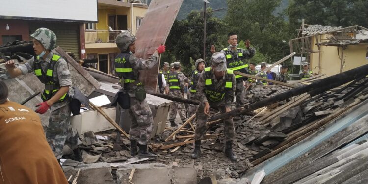 Ocho muertos y decenas de heridos tras terremoto en el noreste de China