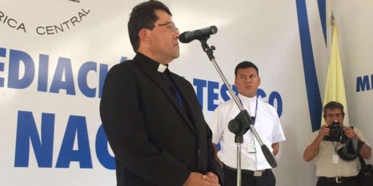 El padre Pablo Villafranca durante una conferencia de prensa. Foto: Conferencia Episcopal de Nicaragua
