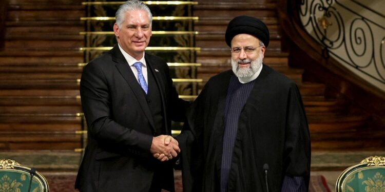 Miguel Díaz Canel y Ebrahim Raisi, presidente de Cuba y mandatario de Irán, respectivamente. Foto: presidencia Irán cedida a AFP