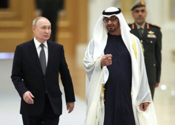 Putin, recibido con honores en Emiratos antes de viajar a Arabia Saudita. Foto: Agencia rusa Sputnik
