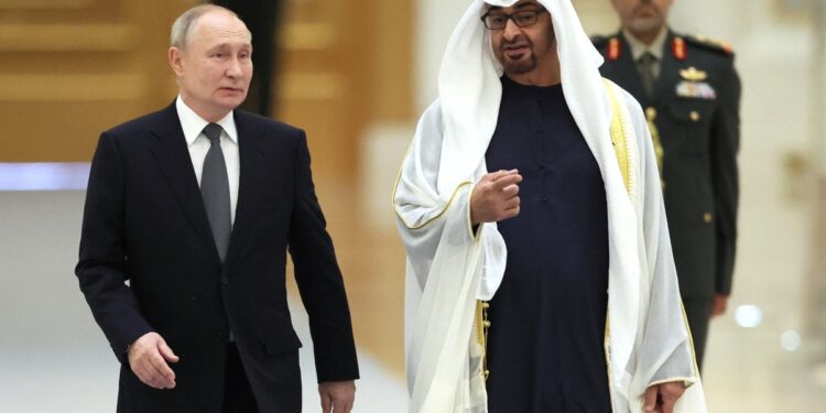 Putin, recibido con honores en Emiratos antes de viajar a Arabia Saudita. Foto: Agencia rusa Sputnik