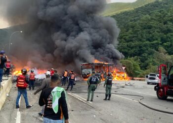 Camión embiste fila de vehículos y deja al menos 8 muertos en Venezuela