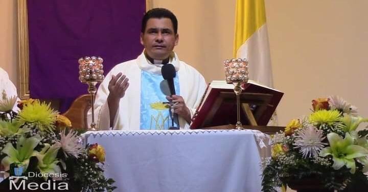 Monseñor Oscar Escoto, vicario general de la Diócesis de Matagalpa, secuestrado por la dictadura.