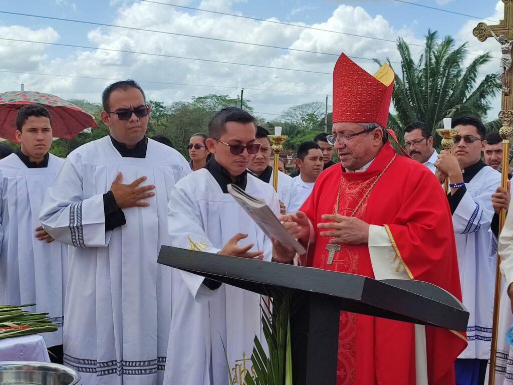 «Orar por monseñor Rolando Álvarez se ha convertido en un delito perseguido en Nicaragua», denuncian opositores
