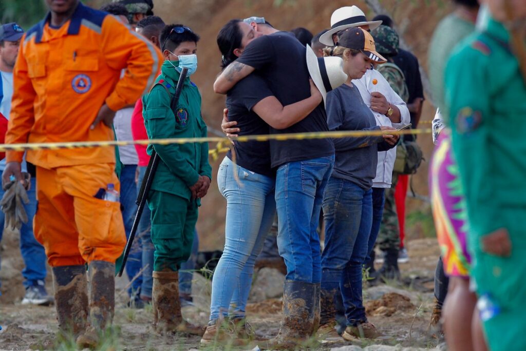 Papa Francisco afirma estar «profundamente apenado» por el alud en Colombia