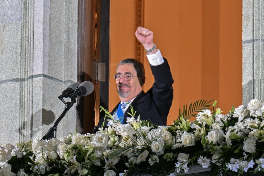 Biden felicita a Arévalo tras su investidura como presidente de Guatemala