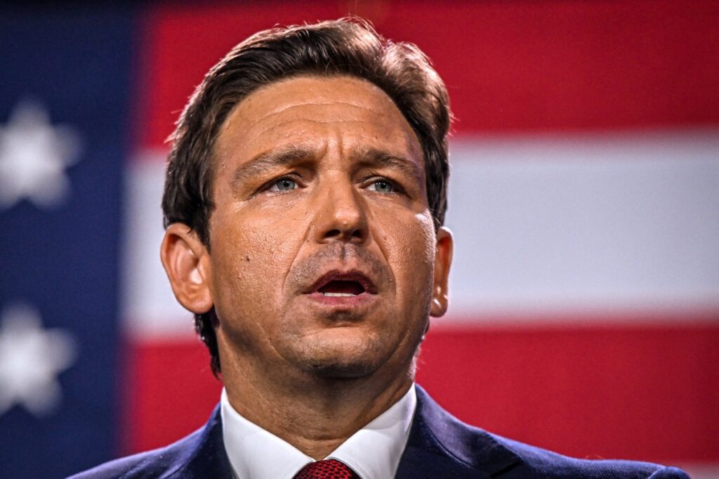 DeSantis abandona campaña presidencial de EEUU y respalda a Trump