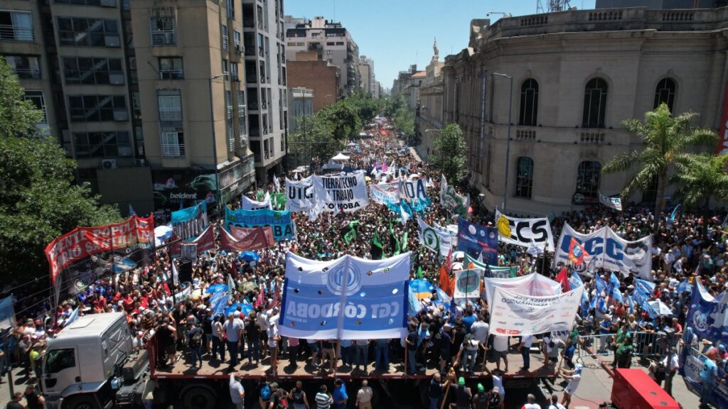 Milei se enfrenta a la primera huelga general en Argentina a 45 días de asumir