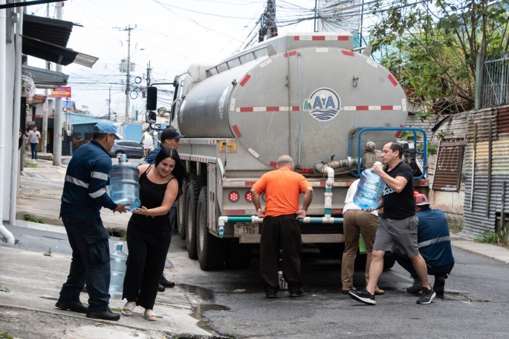 Más de 100.000 afectados en Costa Rica por contaminación de agua potable