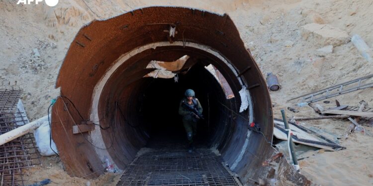 El ejército israelí admite que está inundando túneles de Hamás en Gaza