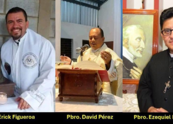 Los tres sacerdotes que fueron «expulsados» por la dictadura orteguista. Foto: Martha Patricia Molina | Vía X.