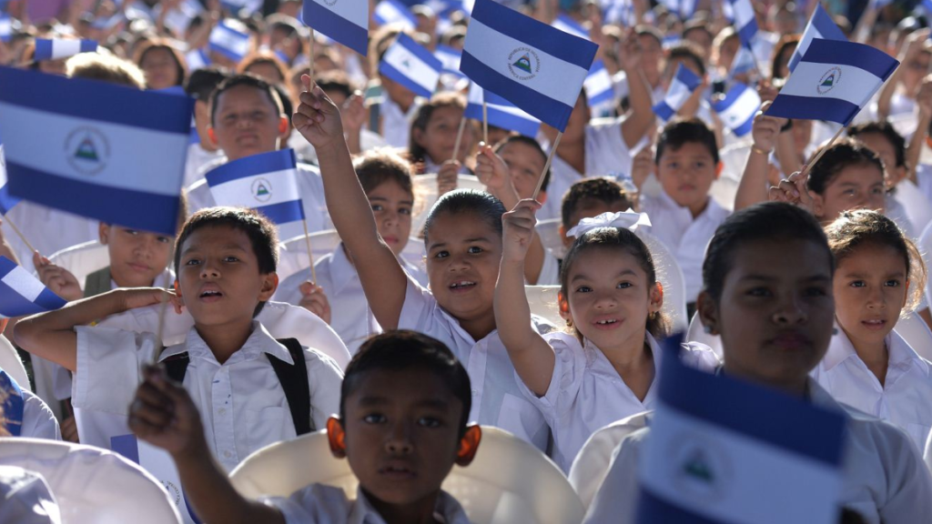 Arranca año escolar con familias «fragmentadas» y en un ambiente de dificultades económicas