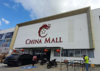 Trabajadores del China Mall se quejan de no estar inscritos en el Seguro Social