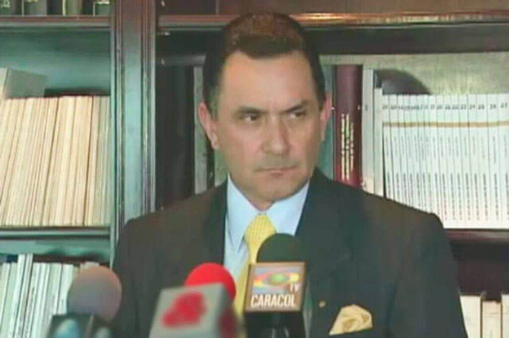 Colombia: Hay fosas comunes en el penal de Bógota, denuncia exdirector carcelario