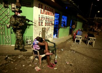 Más de 180 niños fueron reclutados por rebeldes y narcos en 2023 en Colombia. Foto: AFP