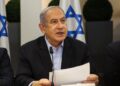 El primer ministro israelí, Benjamin Netanyahu, encabeza la reunión semanal del gabinete en el Ministerio de Defensa en Tel Aviv el 7 de enero de 2024. (Foto de RONEN ZVULUN / POOL / AFP)