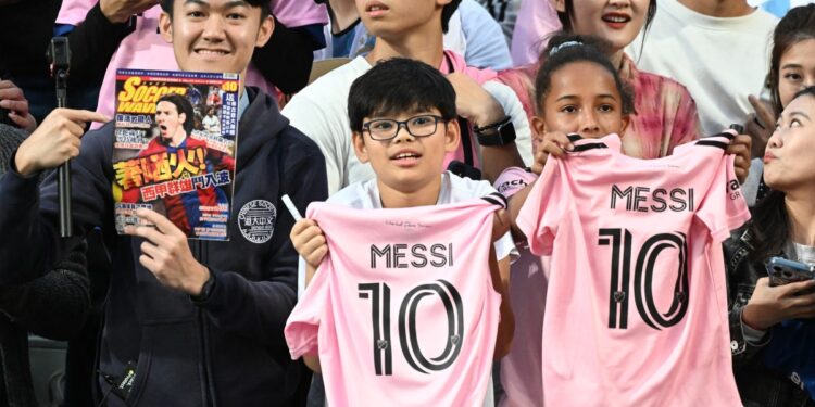 Autoridades de Hong Kong molestas por que Messi no jugó medio tiempo acordado