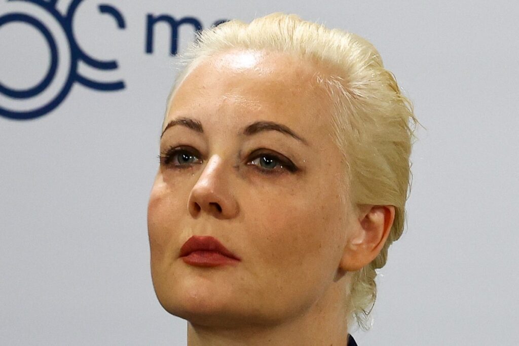 Putin debe pagar por lo que le hizo a mi marido, a mi familia y a Rusia, dice esposa de Navalni