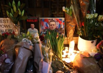 Más de 100 detenidos en Rusia en concentraciones en homenaje a Navalni. Foto: AFP